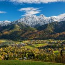 Giewont https://fotopolska.travel.pl/wp-content/uploads/2019/05/2376_Giewont_panorama-wiosną_AB_HR_opt_pl-1024x683.jpg